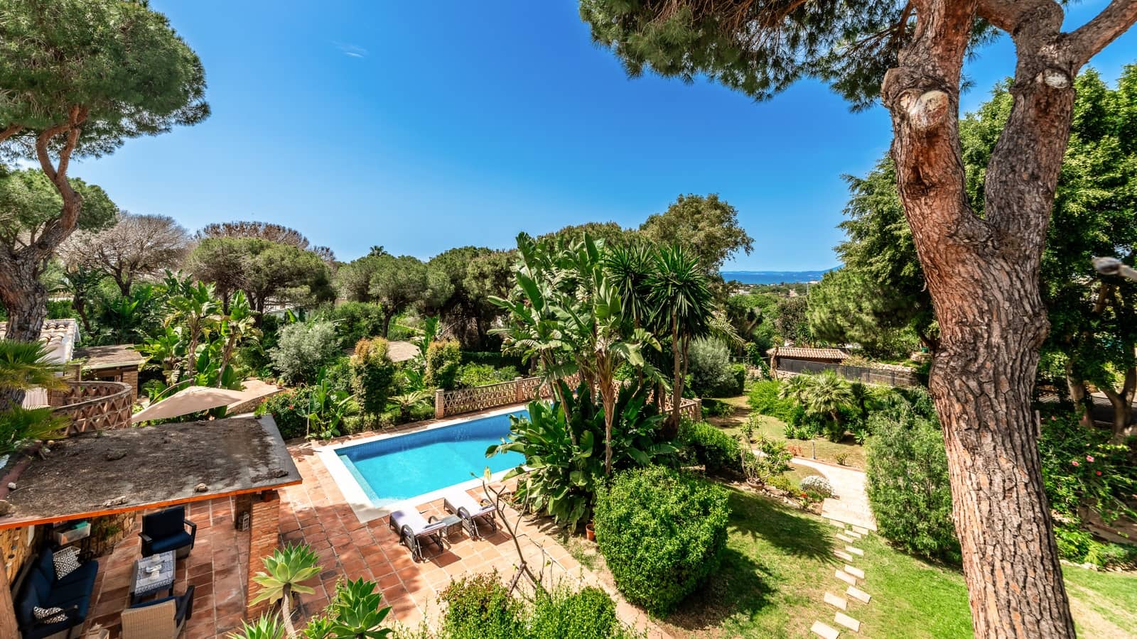 7 Zimmer Villa zu verkaufen in Marbella mit Pool Garage - 2.495.000 € (Ref: 9848830)