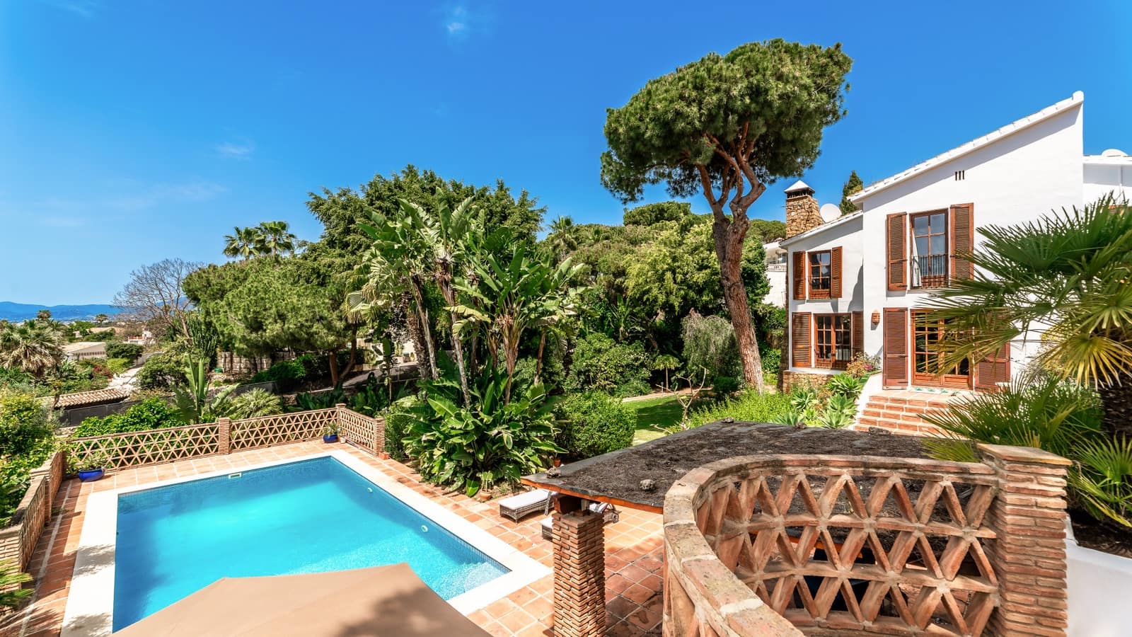 7 Zimmer Villa zu verkaufen in Marbella mit Pool Garage - 2.495.000 € (Ref: 9848830)
