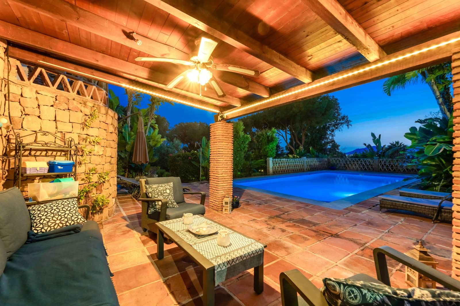 7 Zimmer Villa zu verkaufen in Marbella mit Pool Garage - 2.495.000 € (Ref: 9848830)