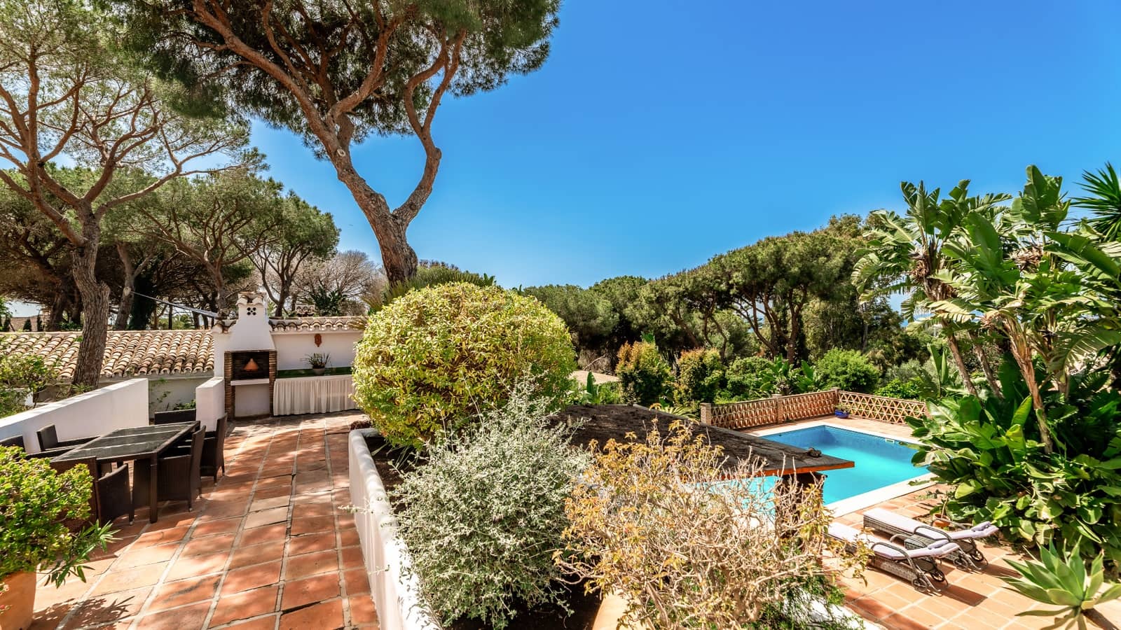 7 Zimmer Villa zu verkaufen in Marbella mit Pool Garage - 2.495.000 € (Ref: 9848830)