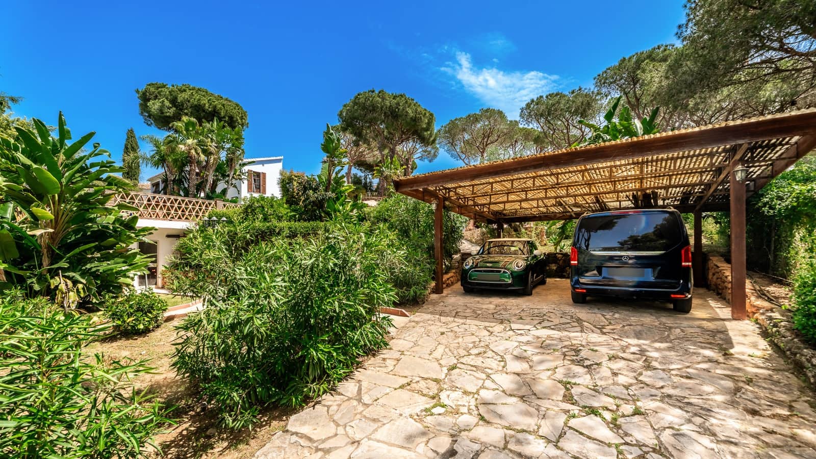 7 Zimmer Villa zu verkaufen in Marbella mit Pool Garage - 2.495.000 € (Ref: 9848830)