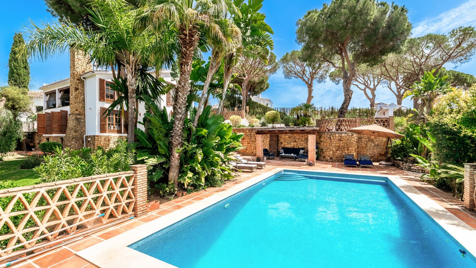 7 Zimmer Villa zu verkaufen in Marbella mit Pool Garage - 2.495.000 € (Ref: 9848830)