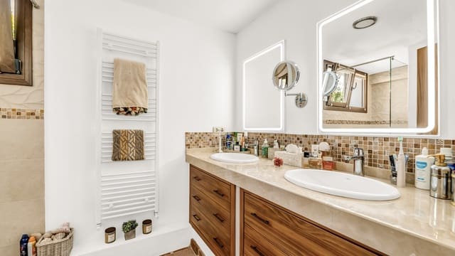 7 quarto Moradia para venda em Elviria, Marbella com piscina garagem - 1 995 000 € (Ref: 9848830)
