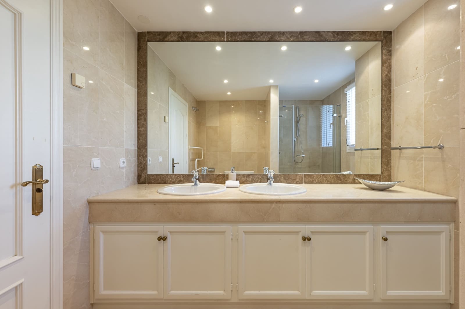 5 quarto Moradia para venda em Benahavis com piscina - 2 895 000 € (Ref: 9848831)