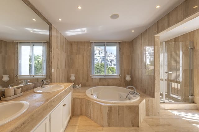 5 quarto Moradia para venda em La Quinta, Benahavís com piscina - 2 895 000 € (Ref: 9848831)
