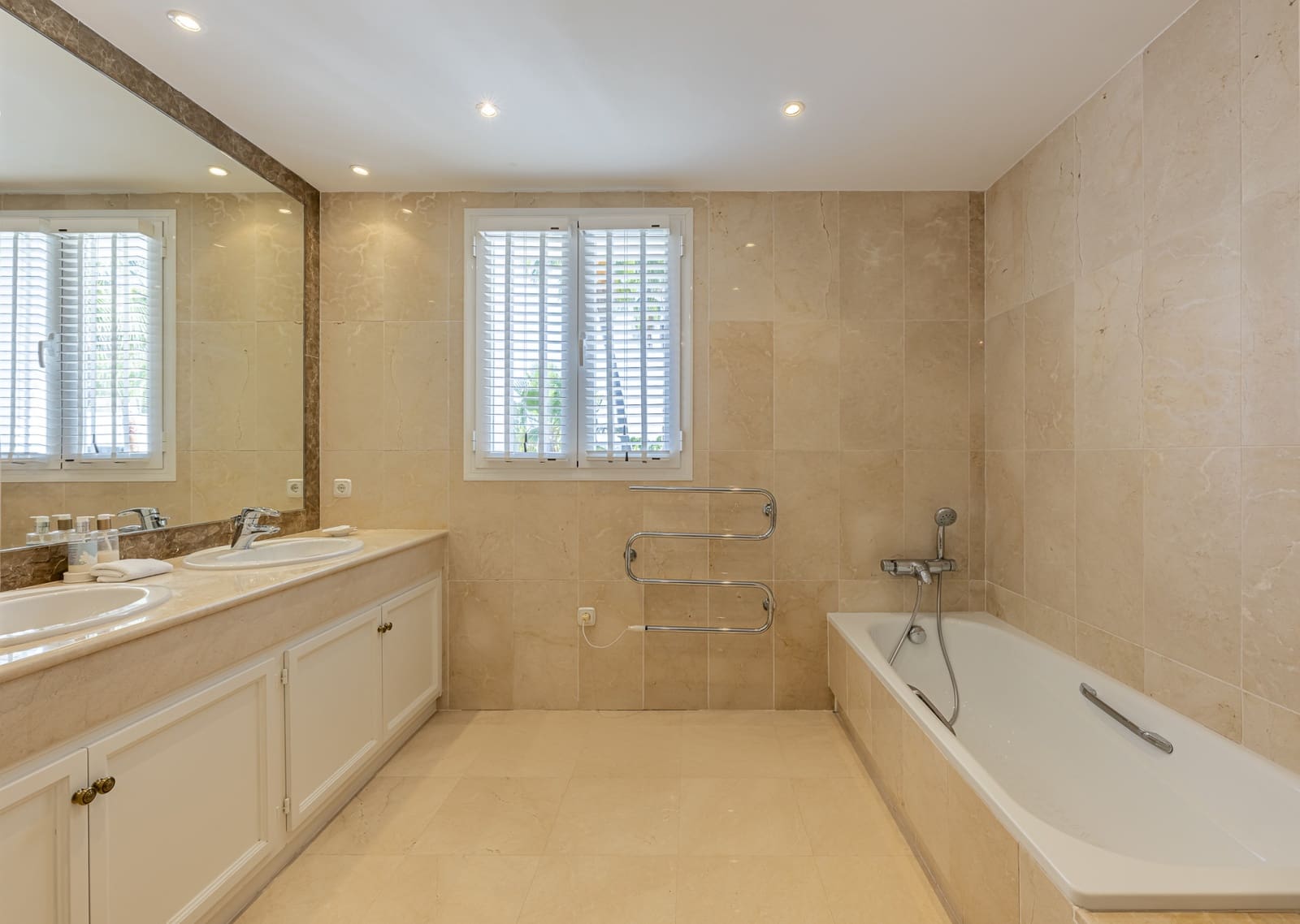 5 quarto Moradia para venda em Benahavis com piscina - 2 895 000 € (Ref: 9848831)