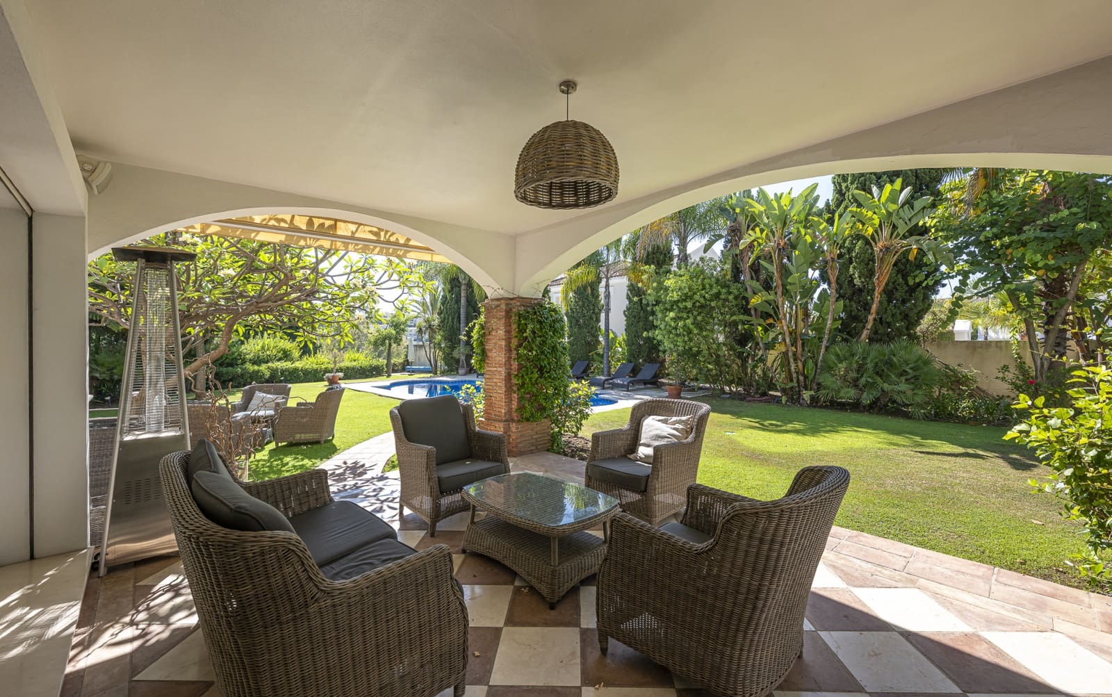 5 quarto Moradia para venda em Benahavis com piscina - 2 895 000 € (Ref: 9848831)