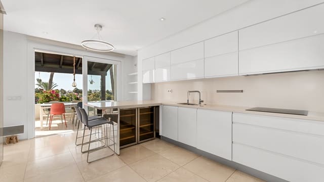 3 makuuhuone Kattohuoneisto myytävänä paikassa Lomas De Marbella, Marbella mukana uima-altaan 
autotalli - 5 900 000 € (Ref: 9848832)