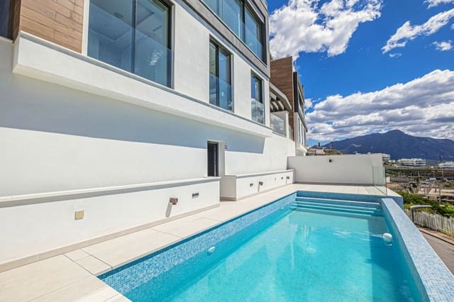 3 chambre Villa/Maison Semi-Mitoyenne à vendre à Benahavís avec piscine garage - 1 490 000 € (Ref: 9848833)