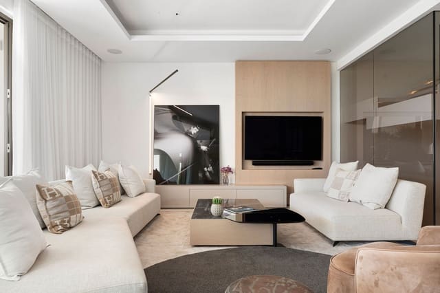4 slaapkamer Halfvrijstaande villa te koop in Nueva Andalucía Centro, Marbella met zwembad garage - € 4.500.000 (Ref: 9848834)