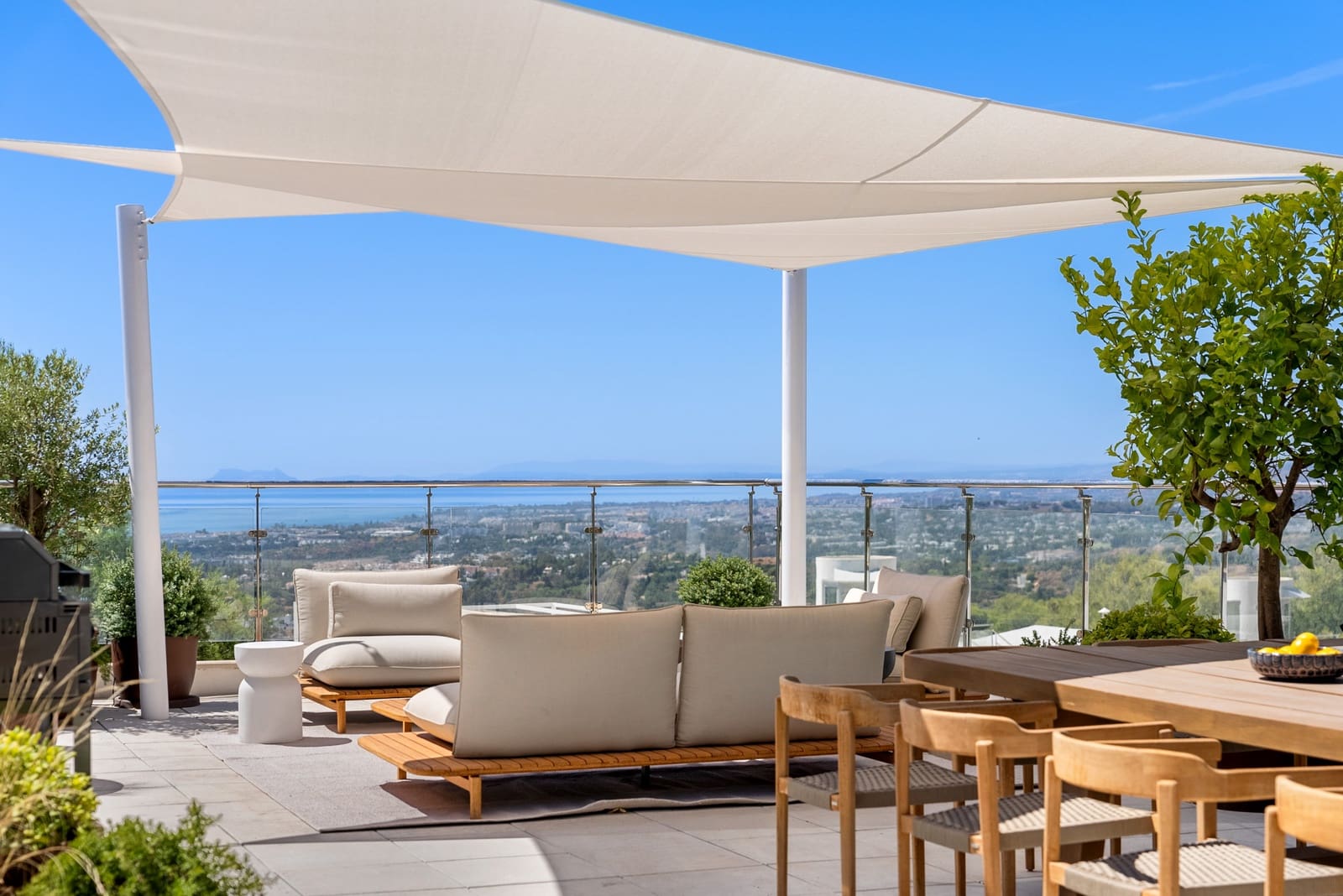 Pareado de 3 habitaciones en Marbella en venta con piscina garaje - 3.850.000 € (Ref: 9848836)