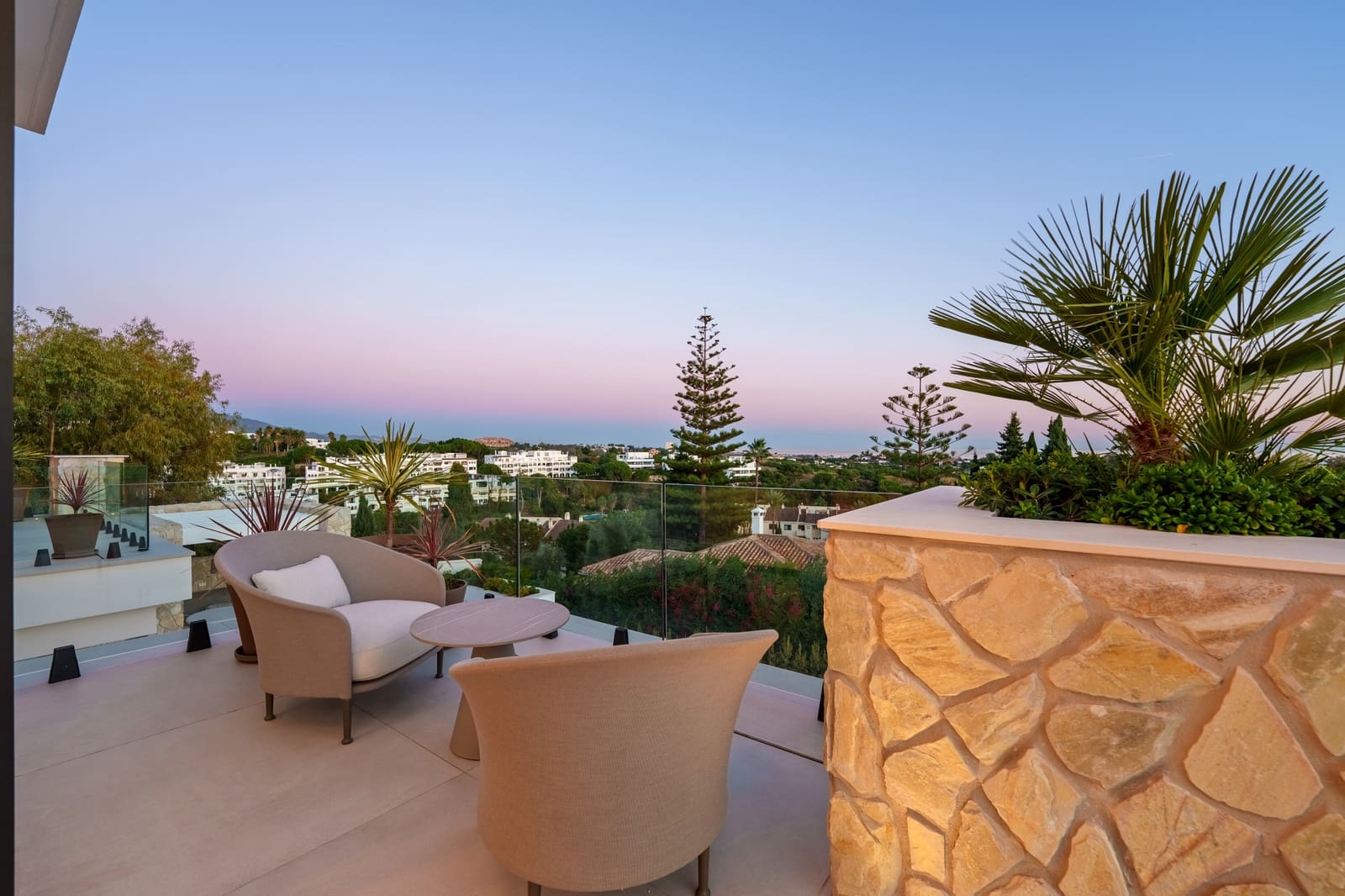 5 bedroom Villa for sale in La Quinta with pool garage - € 5,495,000 (Ref: 9848840)