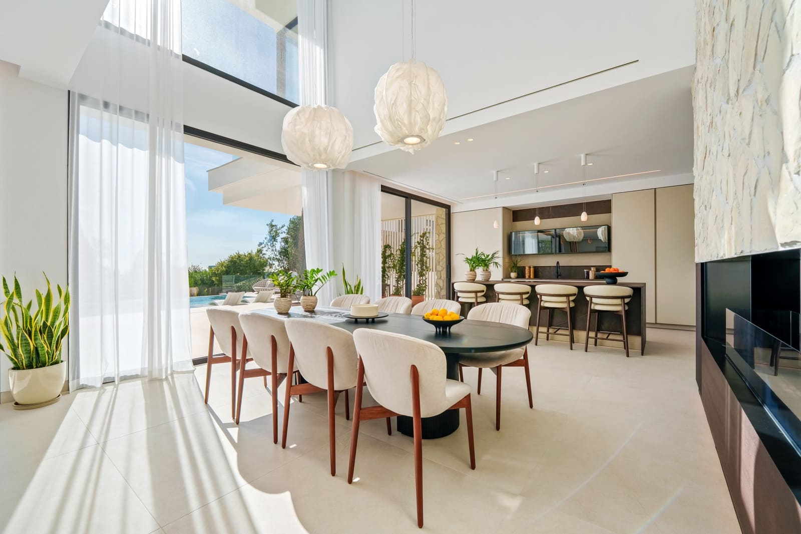 5 bedroom Villa for sale in La Quinta with pool garage - € 5,495,000 (Ref: 9848840)