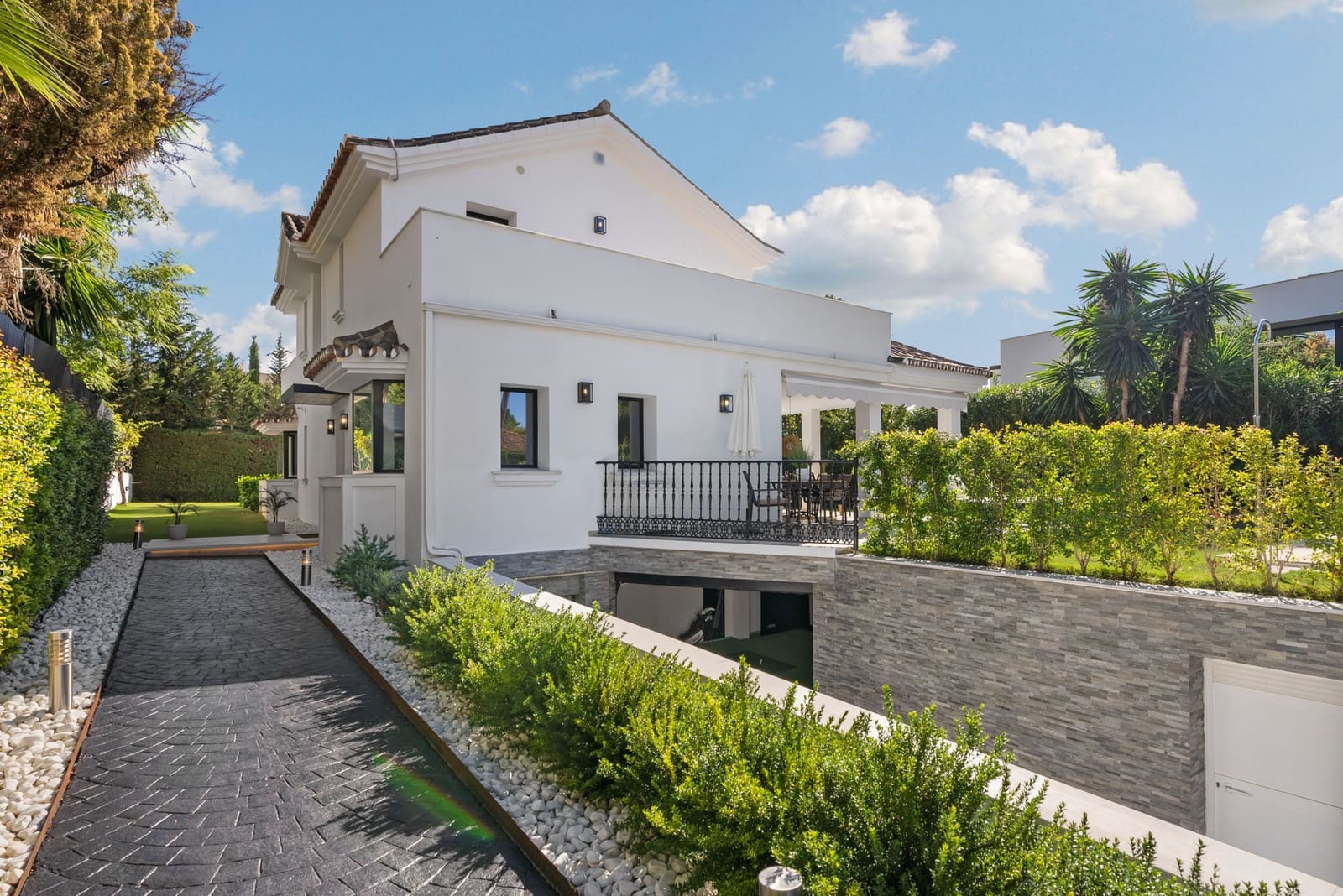 4 sypialnia Willa na sprzedaż w Nueva Andalucia z basenem garażem - 2 650 000 € (Ref: 9848841)