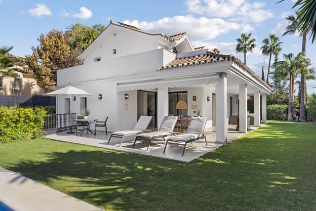 4 sypialnia Willa na sprzedaż w Los Naranjos, Marbella z basenem garażem - 2 650 000 € (Ref: 9848841)