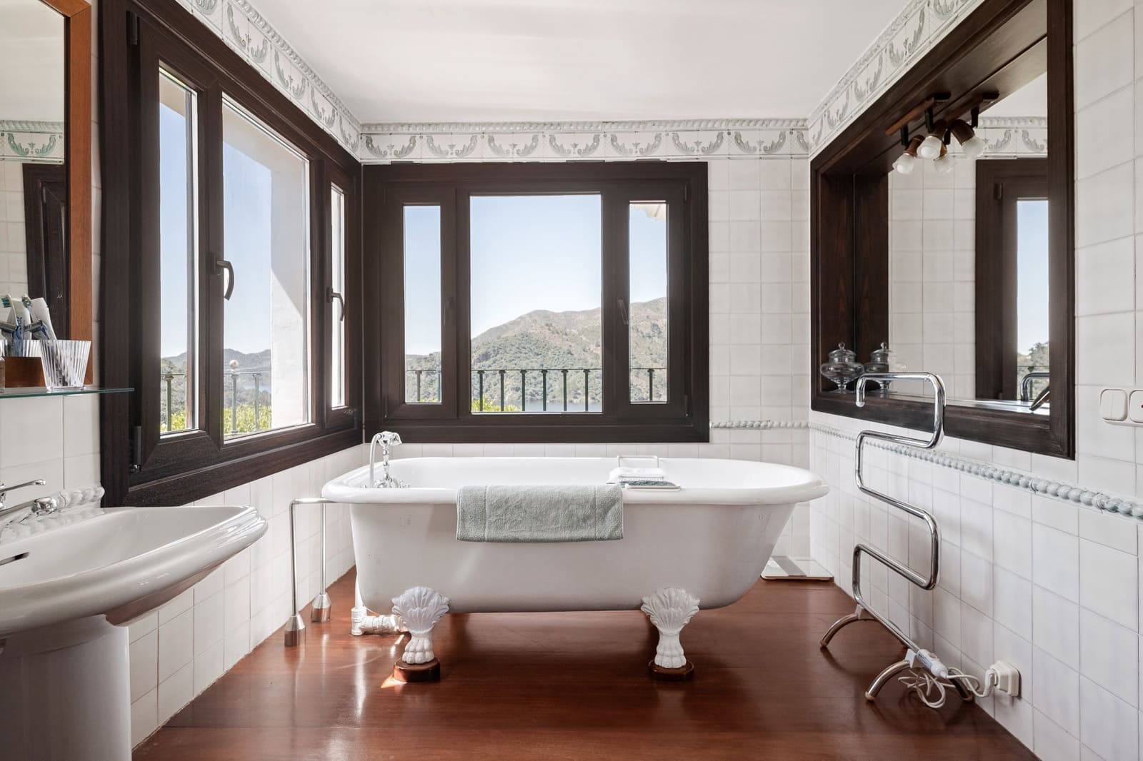 6 bedroom Finca/Country House for sale in Istan with pool garage - € 4,995,000 (Ref: 9848842)