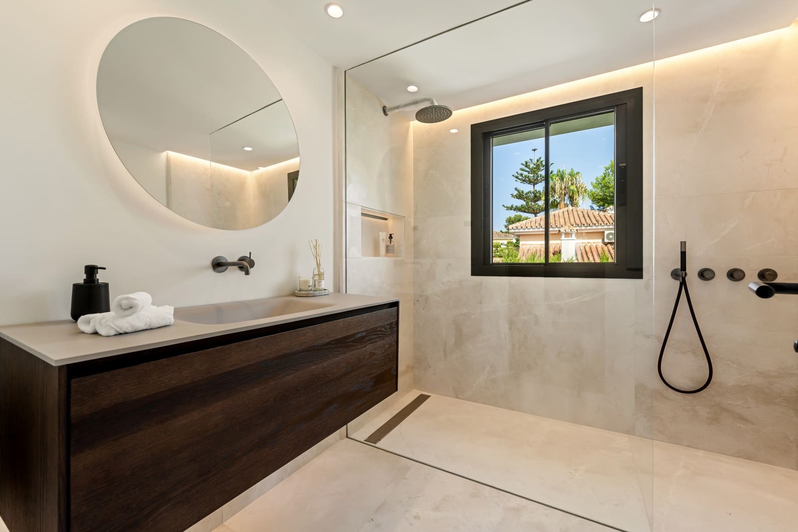 Chalet de 5 habitaciones en Marbella en venta con piscina garaje - 7.800.000 € (Ref: 9848843)