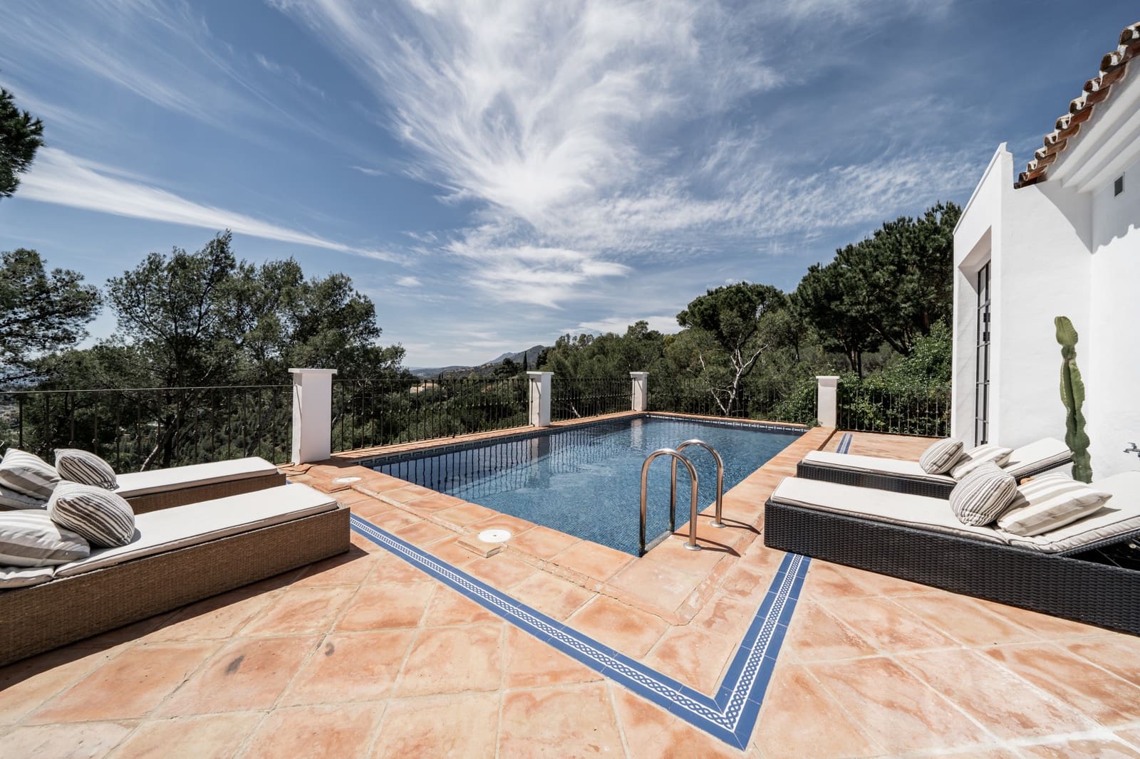 4 slaapkamer Villa te koop in El Madronal met zwembad garage - € 2.250.000 (Ref: 9848844)