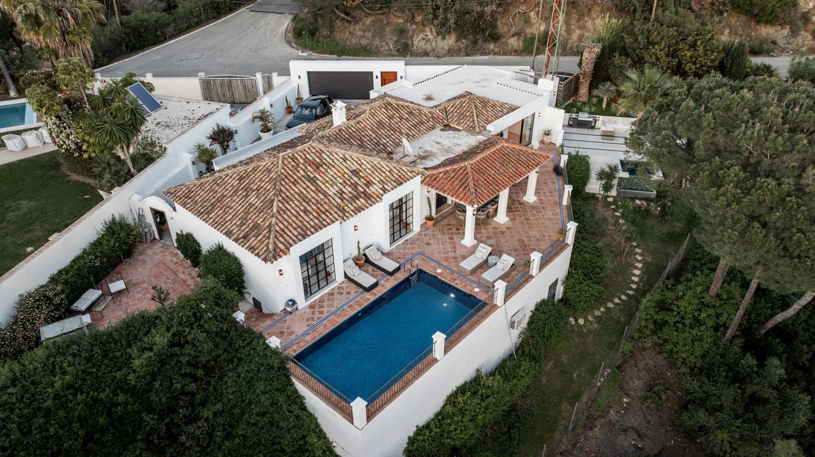 4 slaapkamer Villa te koop in El Madronal met zwembad garage - € 2.250.000 (Ref: 9848844)