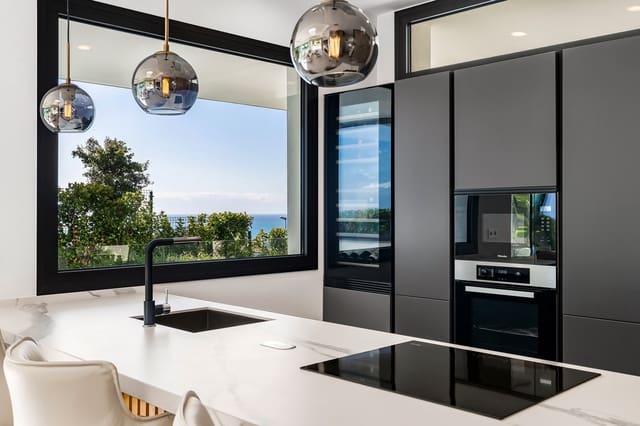 4 sypialnia Dom blizniak na sprzedaż w Sierra Blanca, Marbella z basenem garażem - 3 500 000 € (Ref: 9848846)