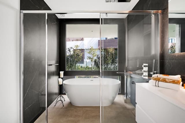 4 sypialnia Dom blizniak na sprzedaż w Sierra Blanca, Marbella z basenem garażem - 3 500 000 € (Ref: 9848846)