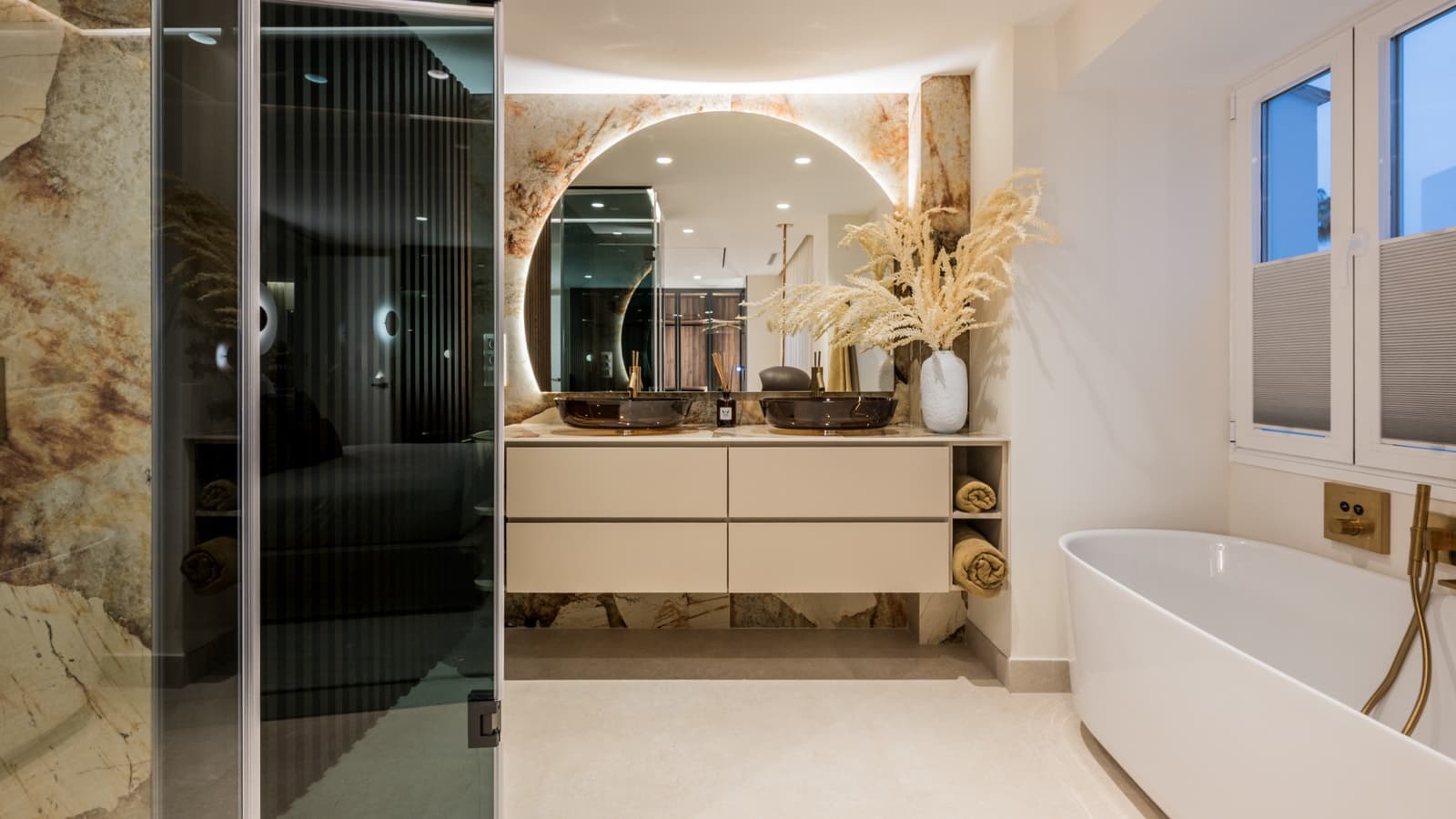3 bedroom Apartment for sale in Marbella with pool garage - € 2,450,000 (Ref: 9848849)