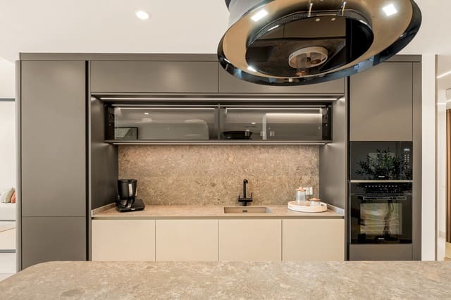 3 sypialnia Penthouse na sprzedaż w El Velerín, Estepona z basenem garażem - 2 695 000 € (Ref: 9848850)