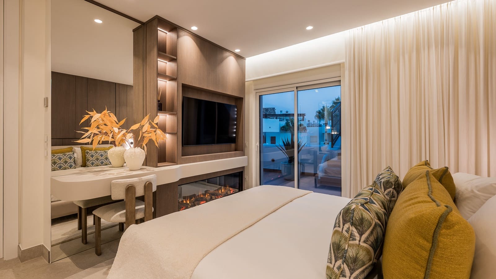 3 sypialnia Penthouse na sprzedaż w Estepona z basenem garażem - 2 695 000 € (Ref: 9848850)