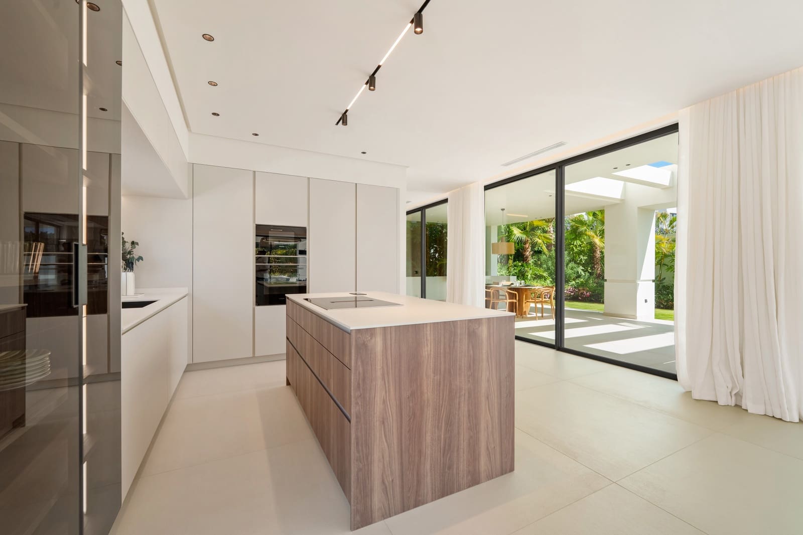 5 bedroom Villa for sale in San Pedro de Alcantara with pool garage - € 4,580,000 (Ref: 9848853)