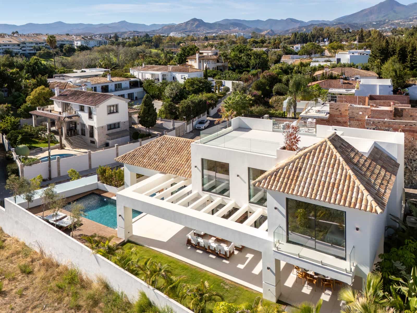 5 bedroom Villa for sale in San Pedro de Alcantara with pool garage - € 4,580,000 (Ref: 9848853)