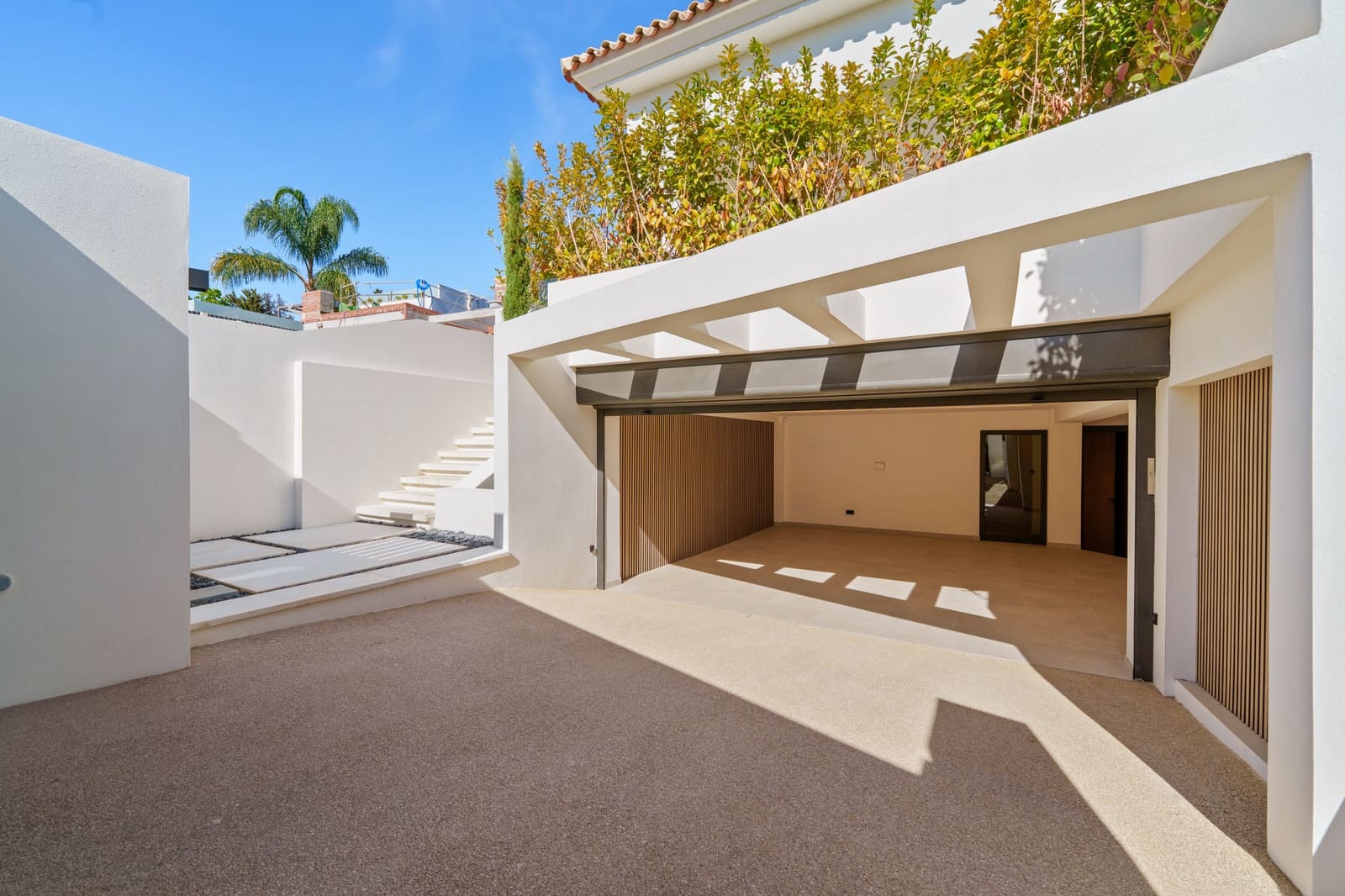 5 bedroom Villa for sale in San Pedro de Alcantara with pool garage - € 4,580,000 (Ref: 9848853)
