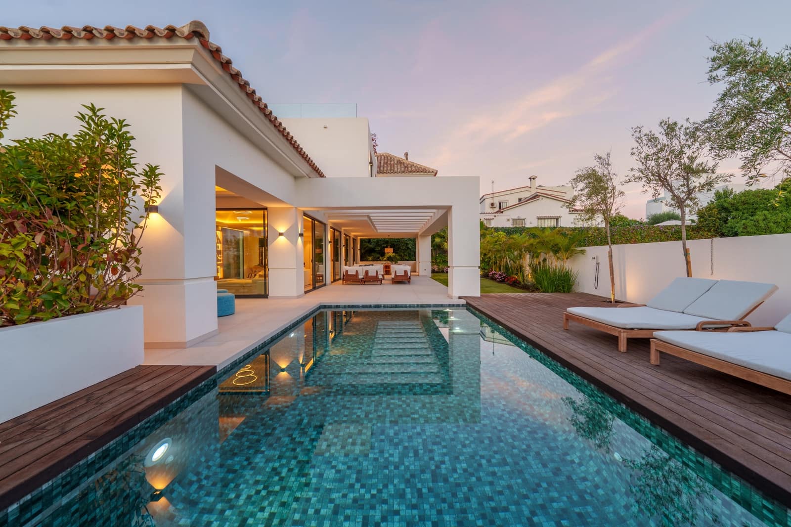 5 bedroom Villa for sale in San Pedro de Alcantara with pool garage - € 4,580,000 (Ref: 9848853)