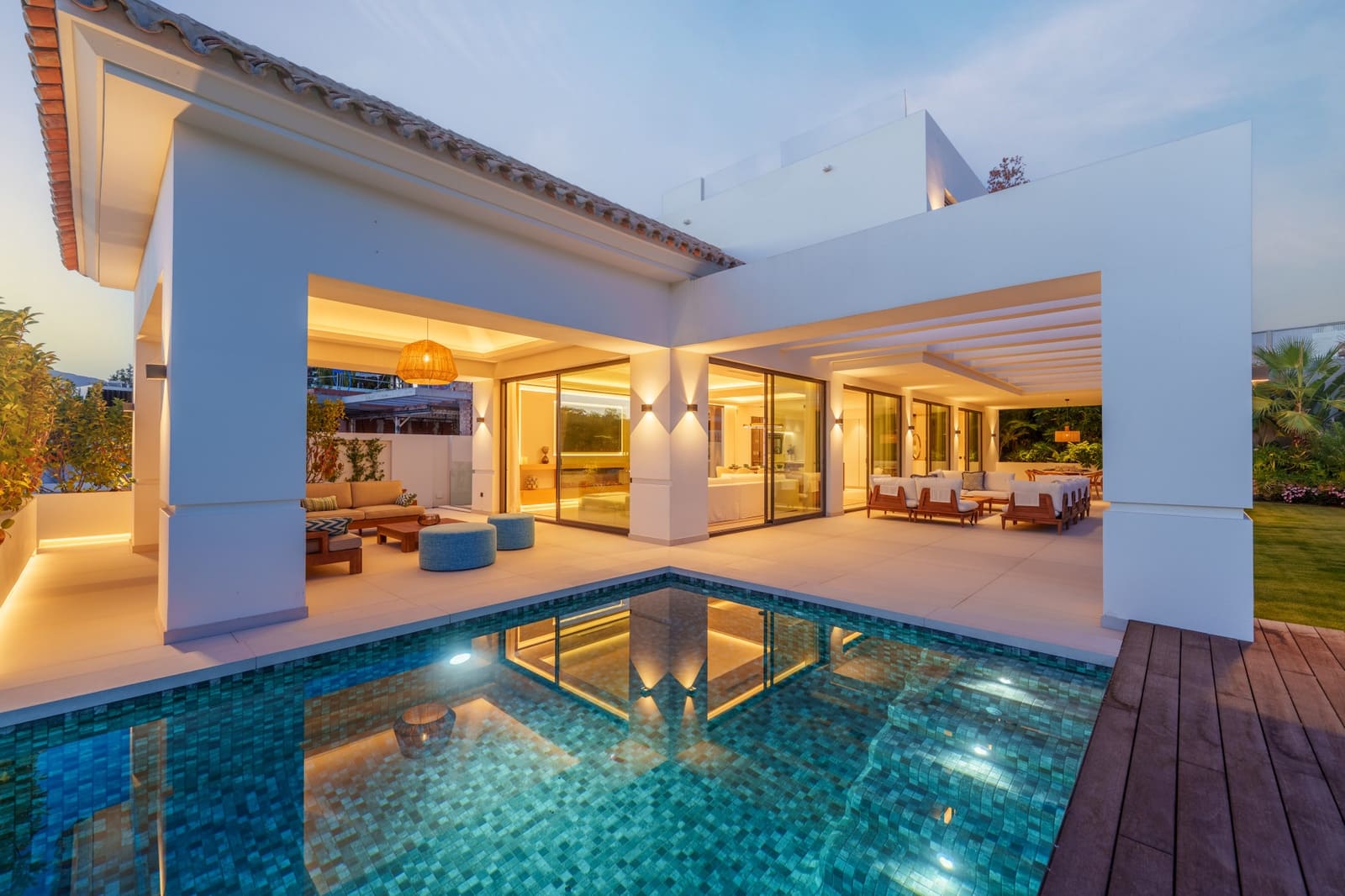 5 bedroom Villa for sale in San Pedro de Alcantara with pool garage - € 4,580,000 (Ref: 9848853)