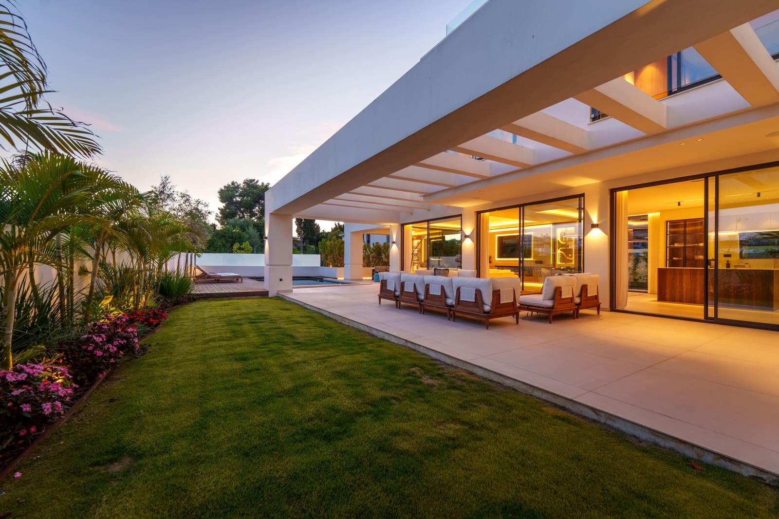 5 bedroom Villa for sale in San Pedro de Alcantara with pool garage - € 4,580,000 (Ref: 9848853)