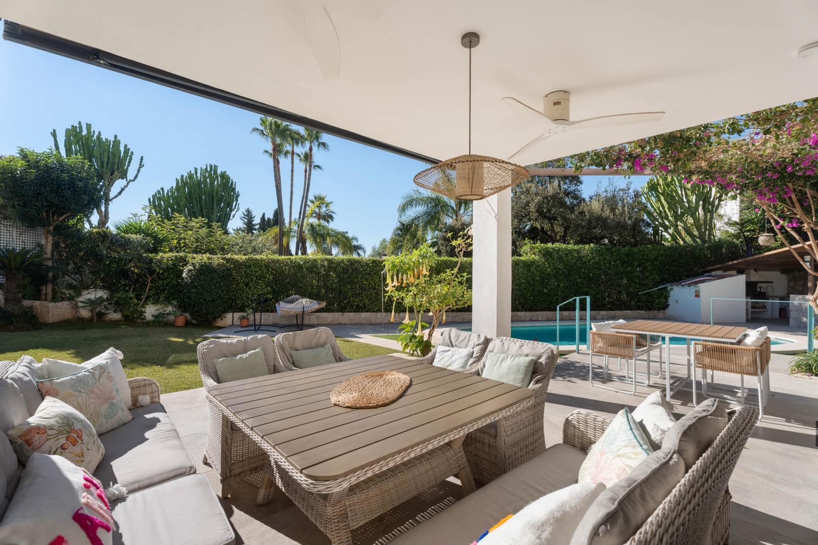 6 Zimmer Villa zu verkaufen in Marbella mit Pool Garage - 2.380.000 € (Ref: 9848854)