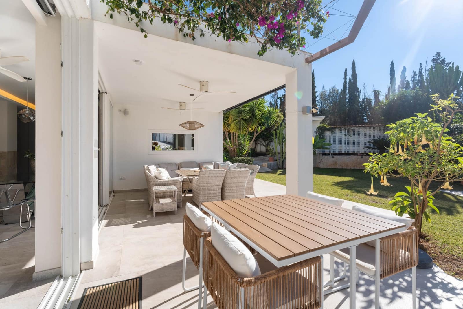 6 Zimmer Villa zu verkaufen in Marbella mit Pool Garage - 2.380.000 € (Ref: 9848854)