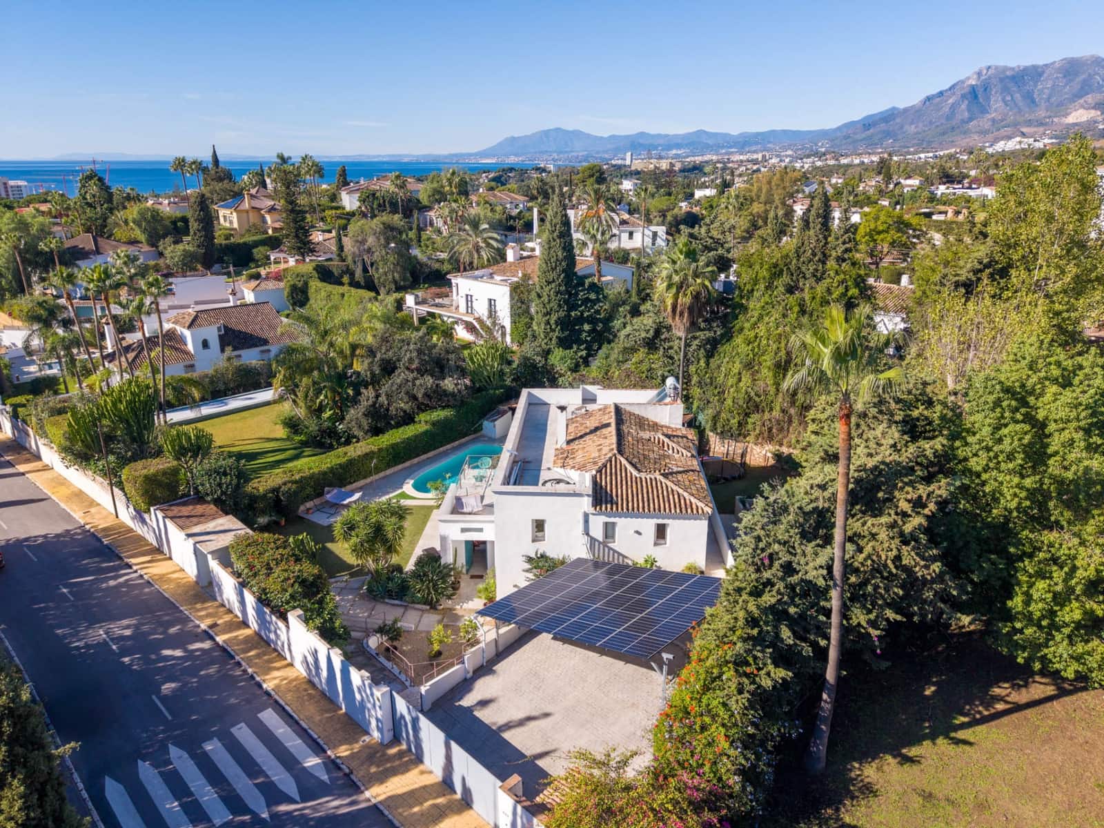 6 Zimmer Villa zu verkaufen in Marbella mit Pool Garage - 2.380.000 € (Ref: 9848854)