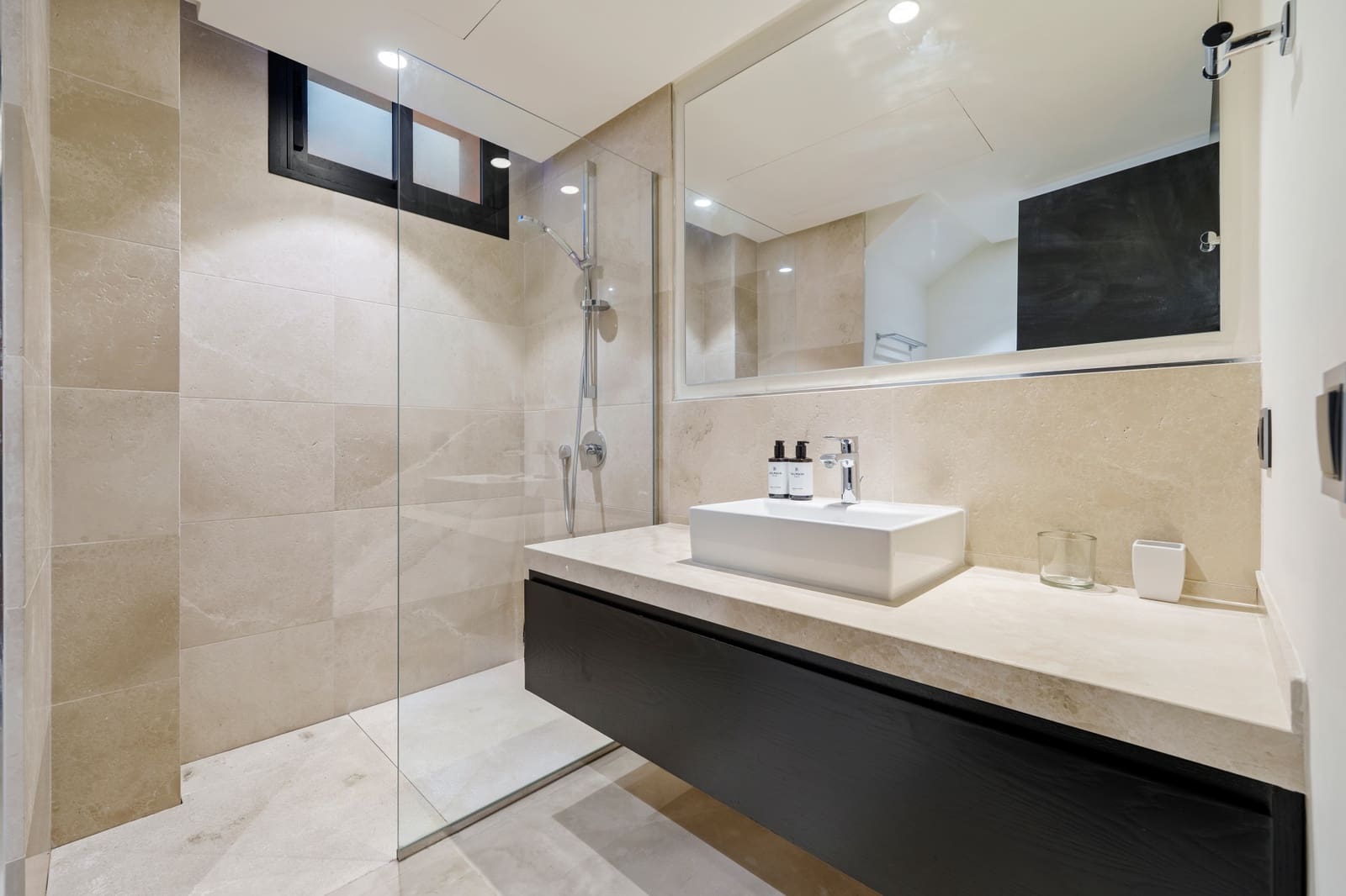 Chalet de 6 habitaciones en Marbella en venta con piscina garaje - 4.290.000 € (Ref: 9848855)