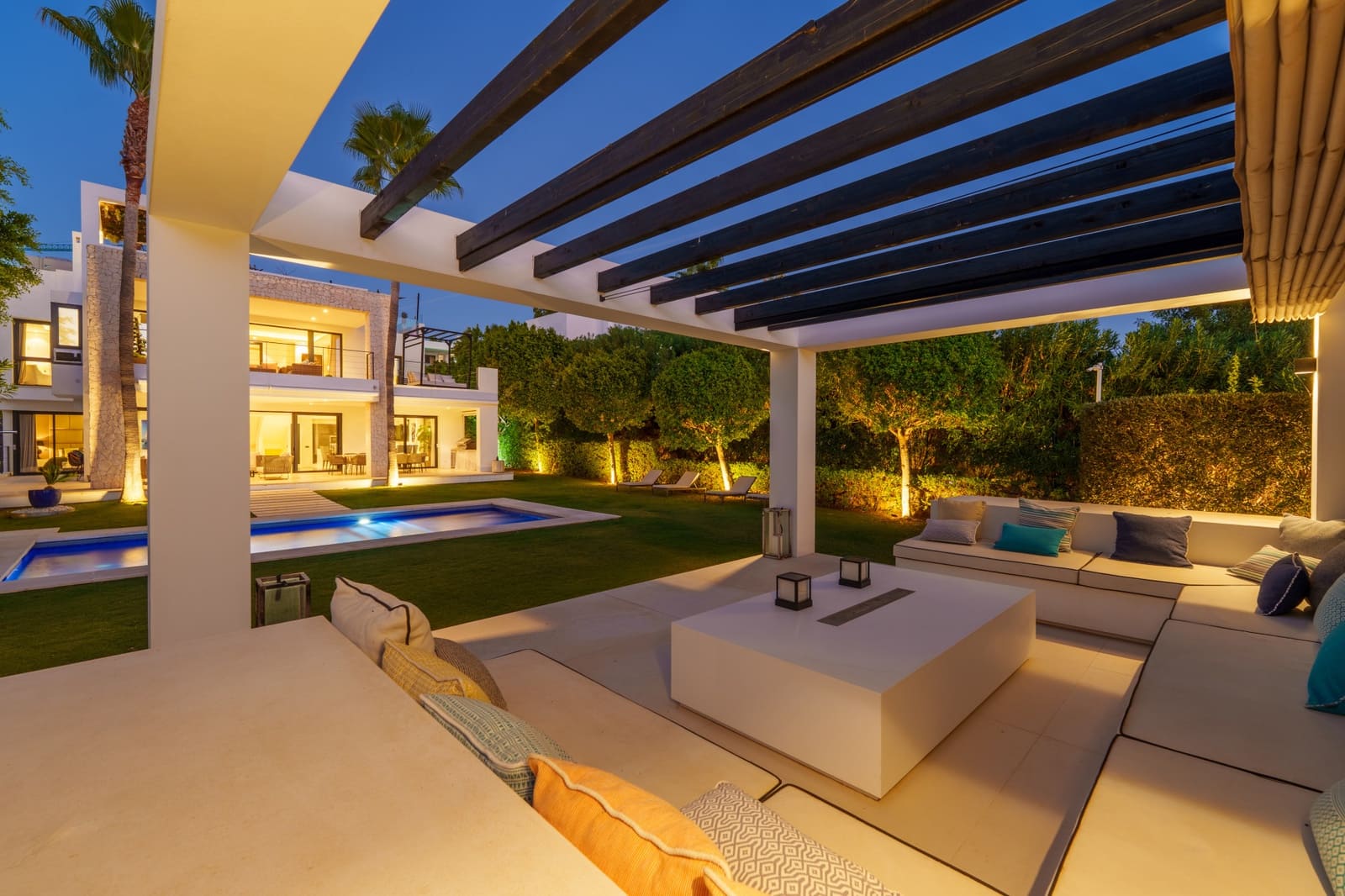 Chalet de 6 habitaciones en Marbella en venta con piscina garaje - 4.290.000 € (Ref: 9848855)