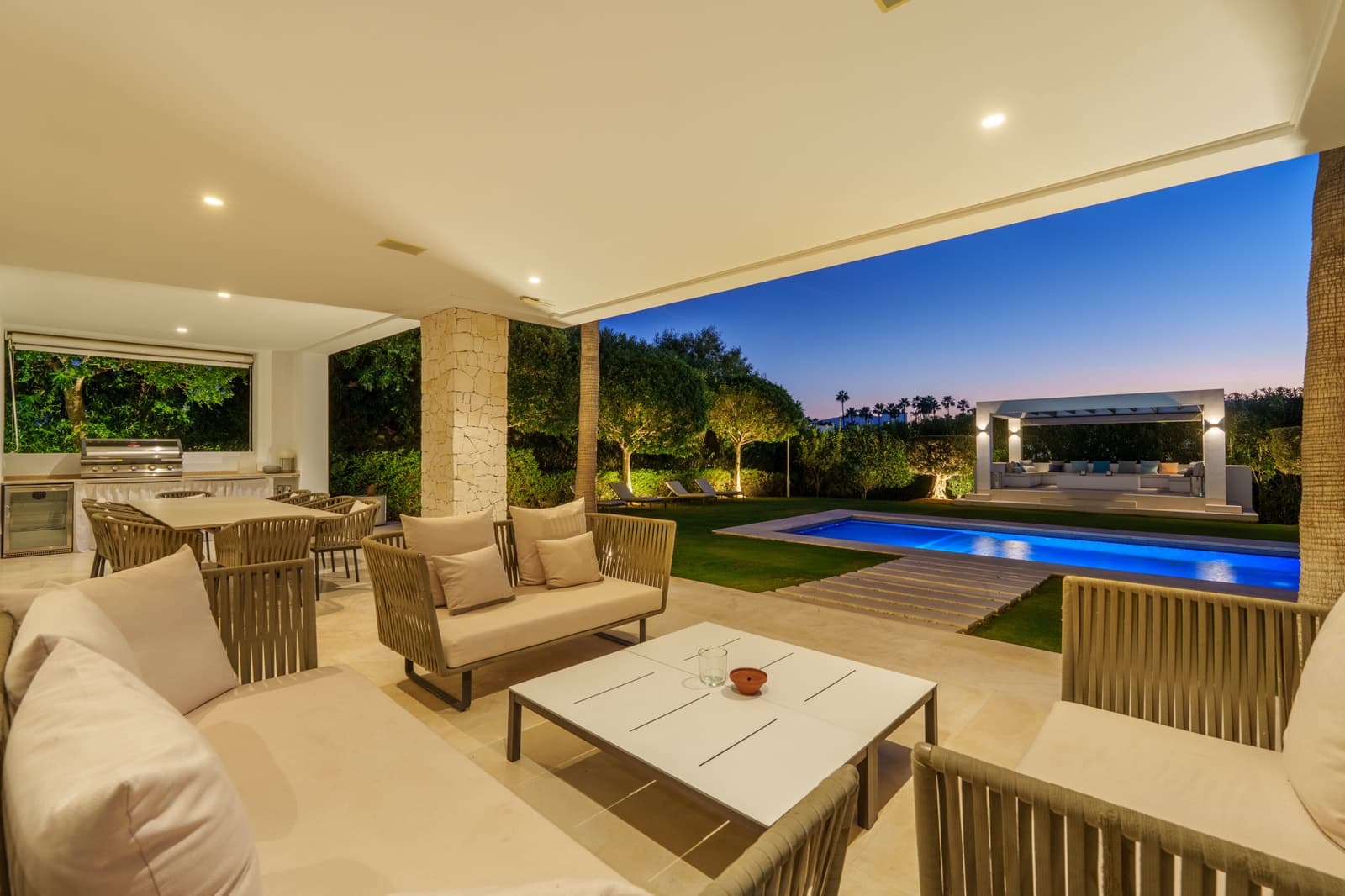 6 bedroom Villa for sale in Marbella with pool garage - € 4,290,000 (Ref: 9848855)