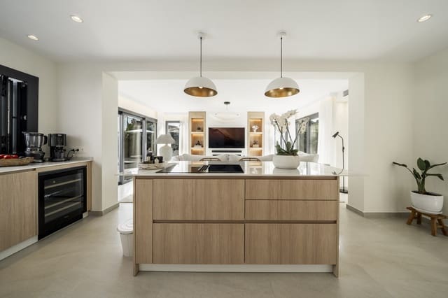 5 makuuhuone Huvila myytävänä paikassa Nueva Alcántara, Marbella mukana uima-altaan - 2 500 000 € (Ref: 9848856)