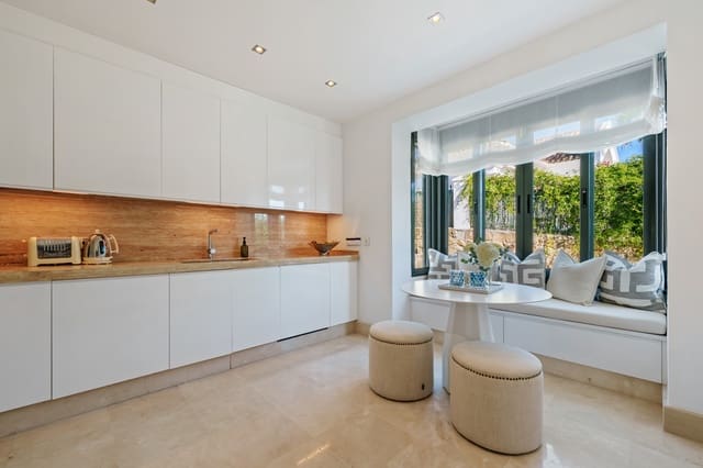 4 bedroom Villa for sale in Los Naranjos, Marbella with pool garage - € 4,390,000 (Ref: 9848859)