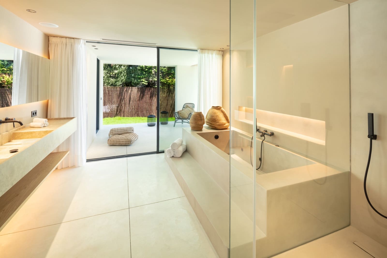 4 quarto Moradia para venda em Nueva Andalucia com piscina garagem - 3 550 000 € (Ref: 9848860)