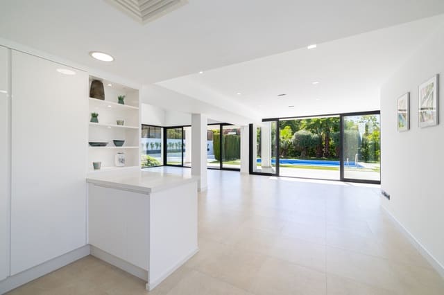 4 slaapkamer Villa te koop in San Pedro de Alcántara Pueblo, Marbella met zwembad garage - € 2.495.000 (Ref: 9848862)