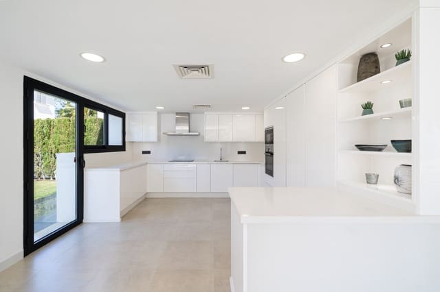 4 slaapkamer Villa te koop in San Pedro de Alcántara Pueblo, Marbella met zwembad garage - € 2.495.000 (Ref: 9848862)