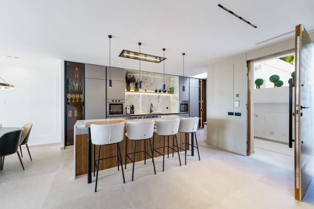 4 sypialnia Dom na sprzedaż w La Quinta, Benahavís z basenem garażem - 1 495 000 € (Ref: 9848863)