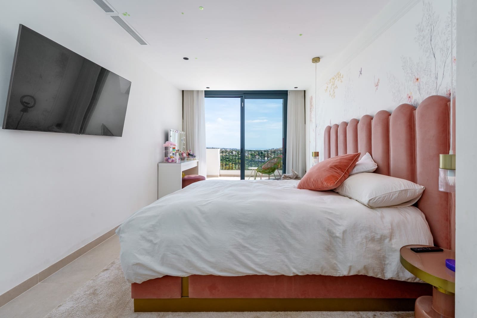 4 bedroom Townhouse for sale in La Quinta with pool garage - € 1,495,000 (Ref: 9848863)