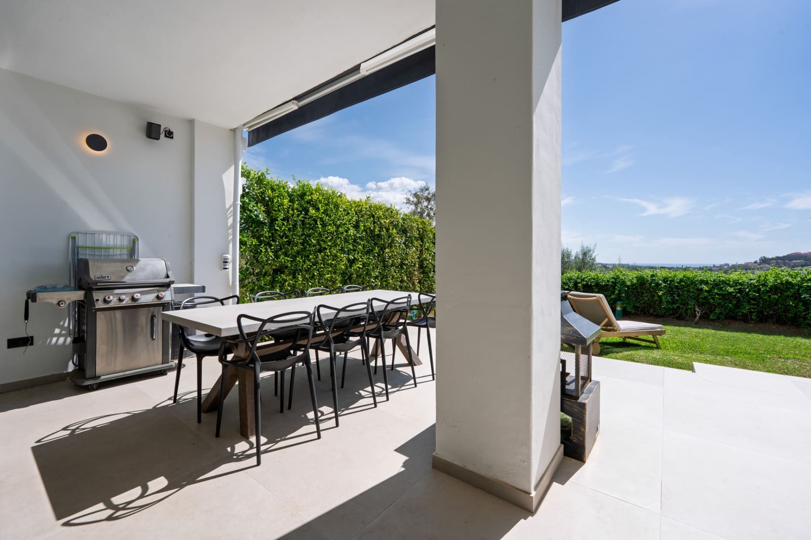4 bedroom Townhouse for sale in La Quinta with pool garage - € 1,495,000 (Ref: 9848863)