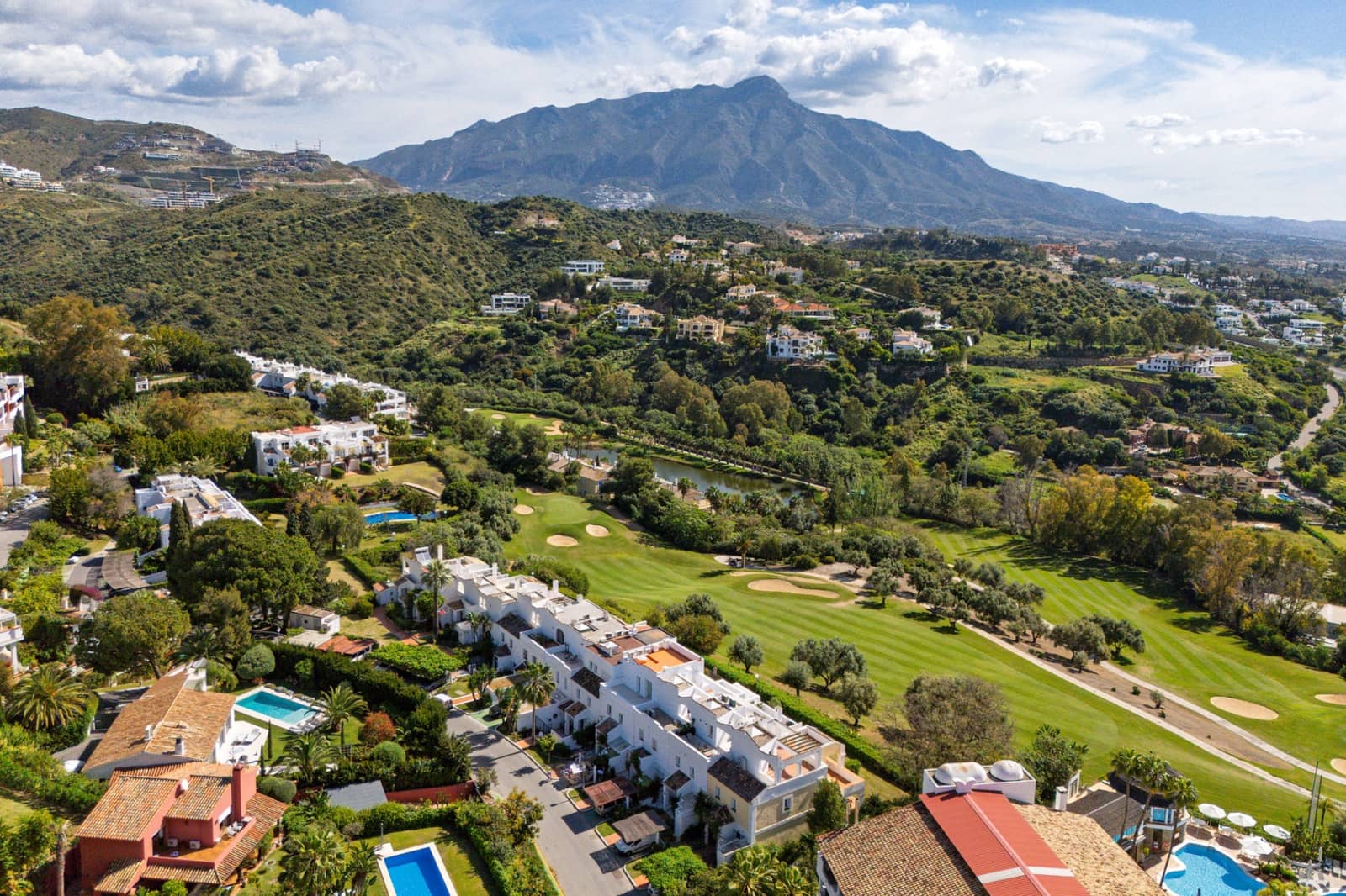 4 bedroom Townhouse for sale in La Quinta with pool garage - € 1,495,000 (Ref: 9848863)