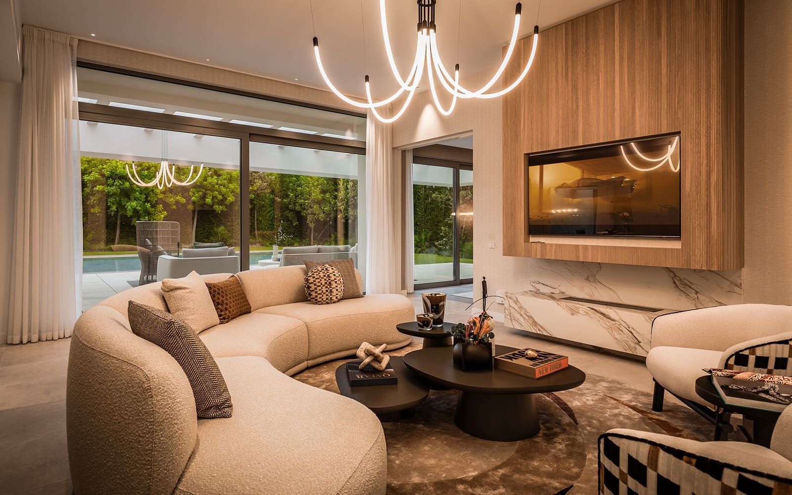 5 soverom Villa til salgs i El Paraiso med svømmebasseng garasje - € 2 495 000 (Ref: 9848864)